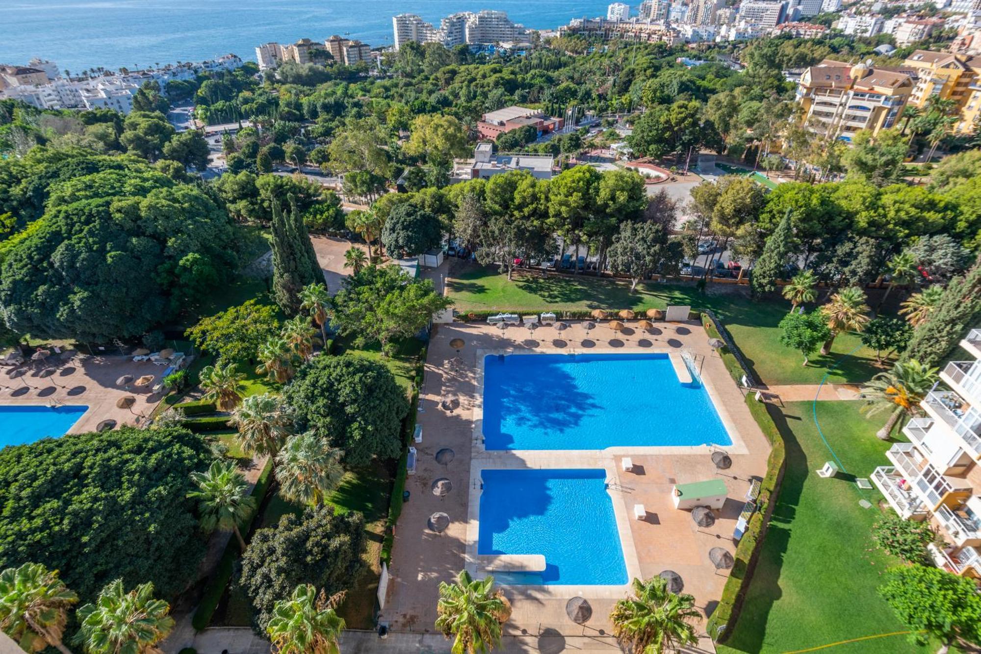 Hercules Pool & Beach 贝纳尔马德纳 外观 照片